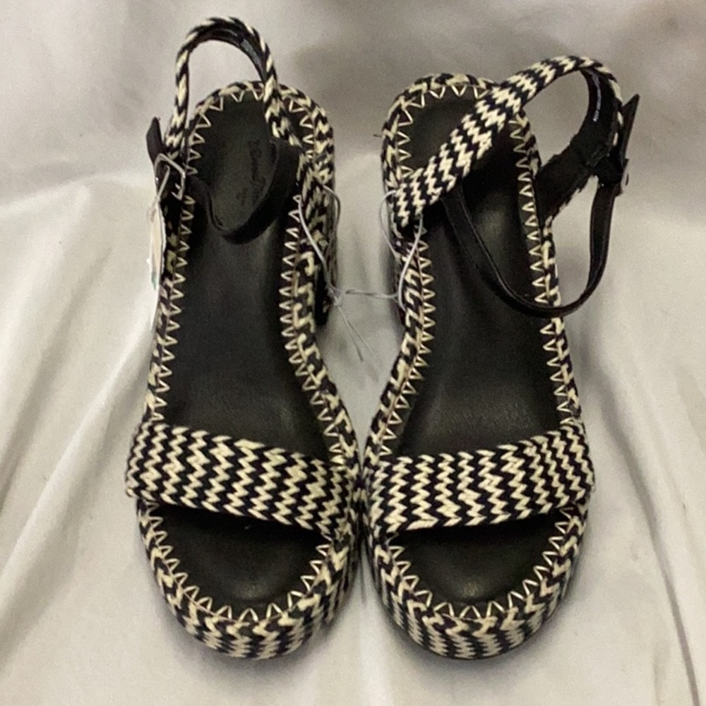 Madeline Woven Platform Sandal Heels with Memory Foam Insole - Universal Thread - Picture 5 of 8
